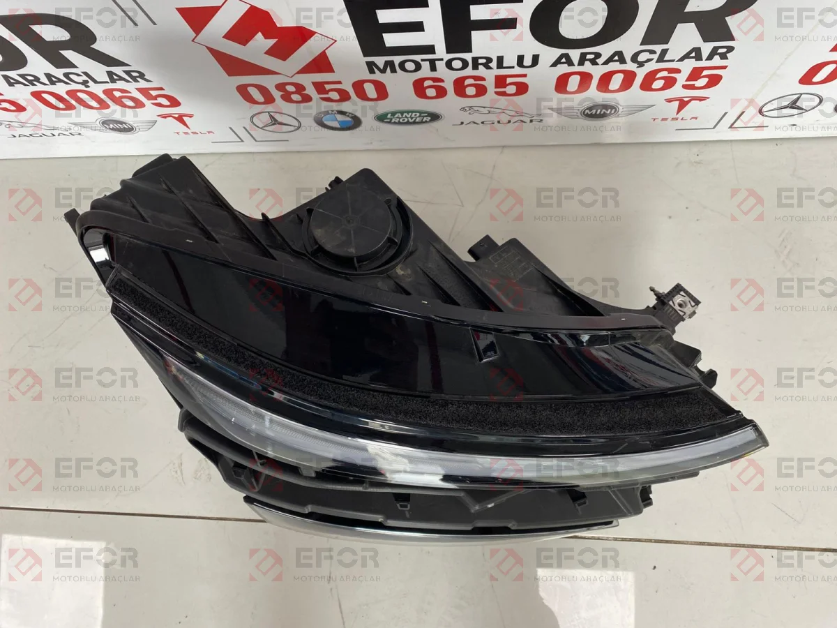 TESLA Model Y Sağ Ön Far Lambası
