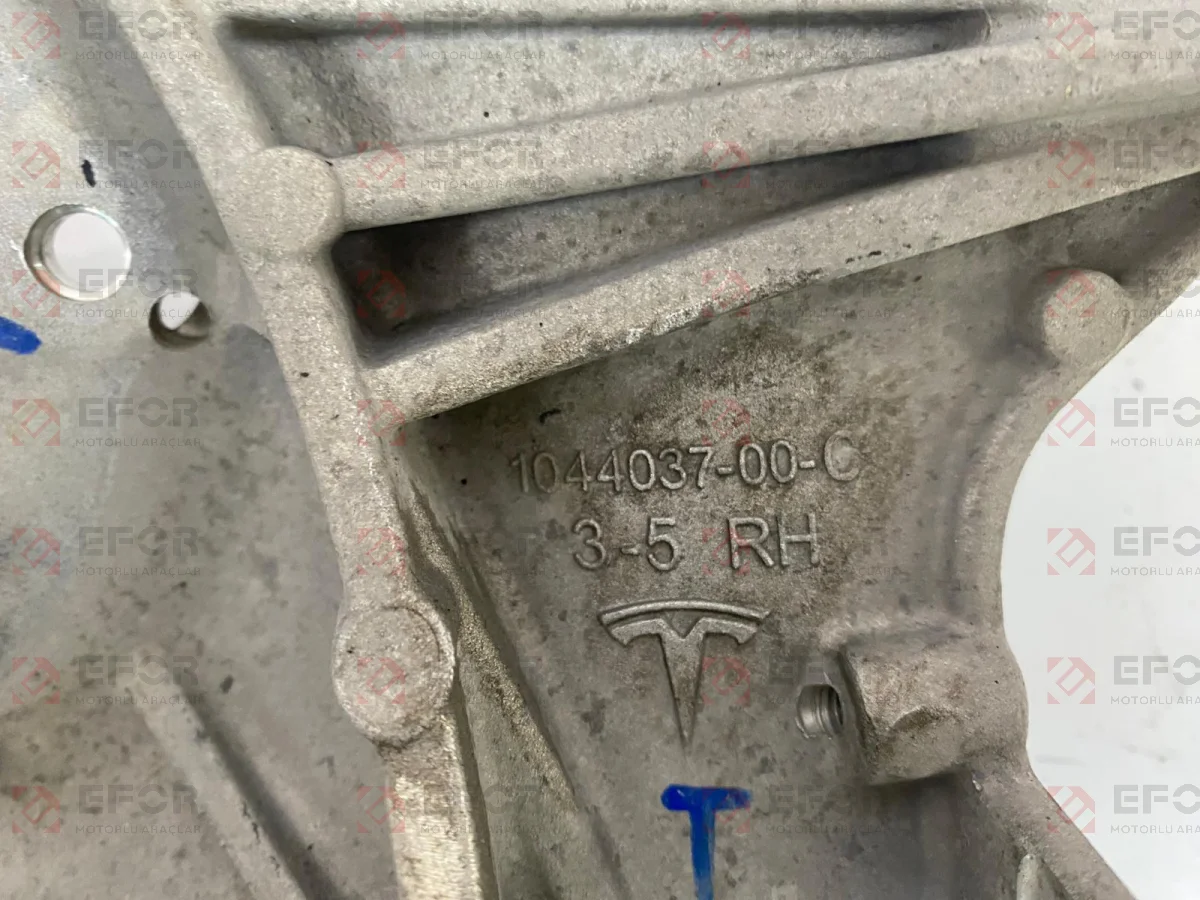 TESLA Model Y Salıncak