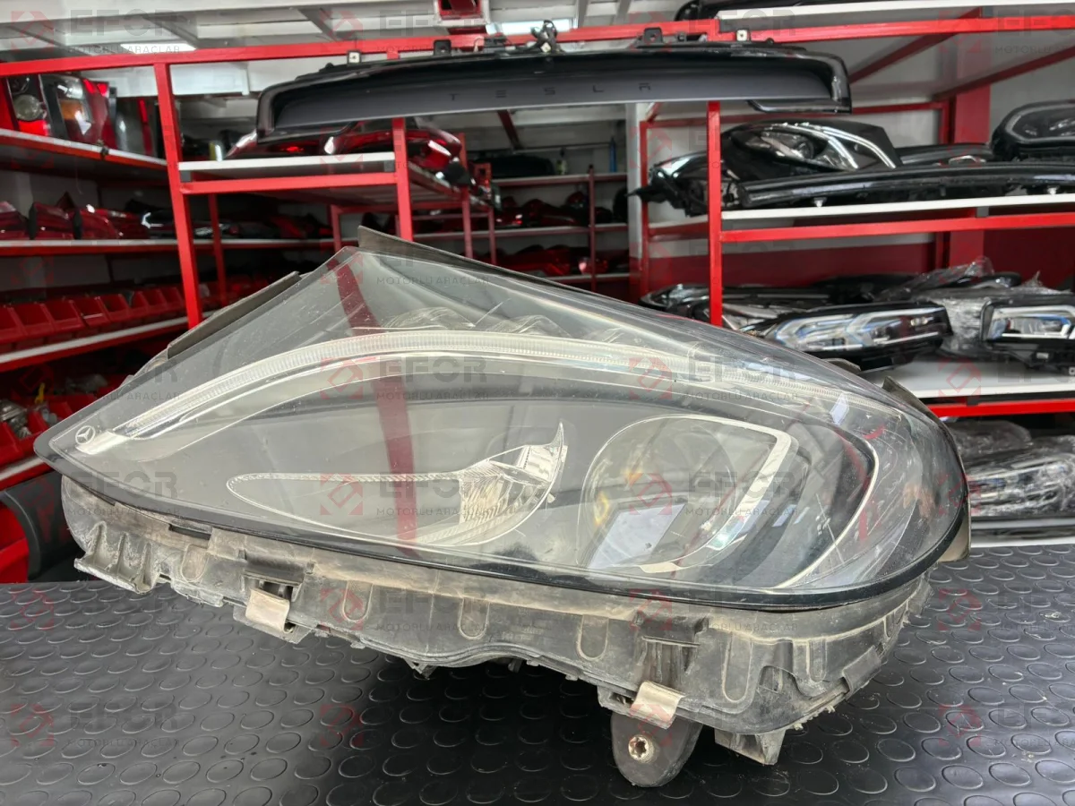MERCEDES BENZ C Serisi Sol Ön Far Lambası