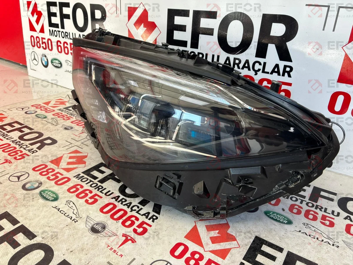MERCEDES BENZ CLA Sol Ön Far Lambası