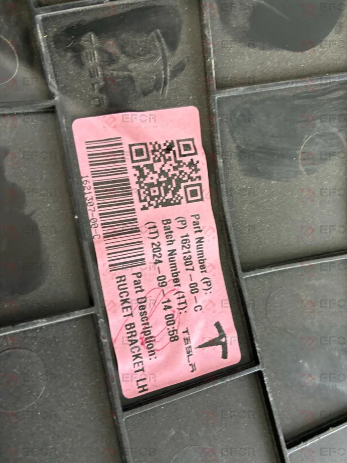 TESLA Model Y Sol Arka Bagaj Kapağı