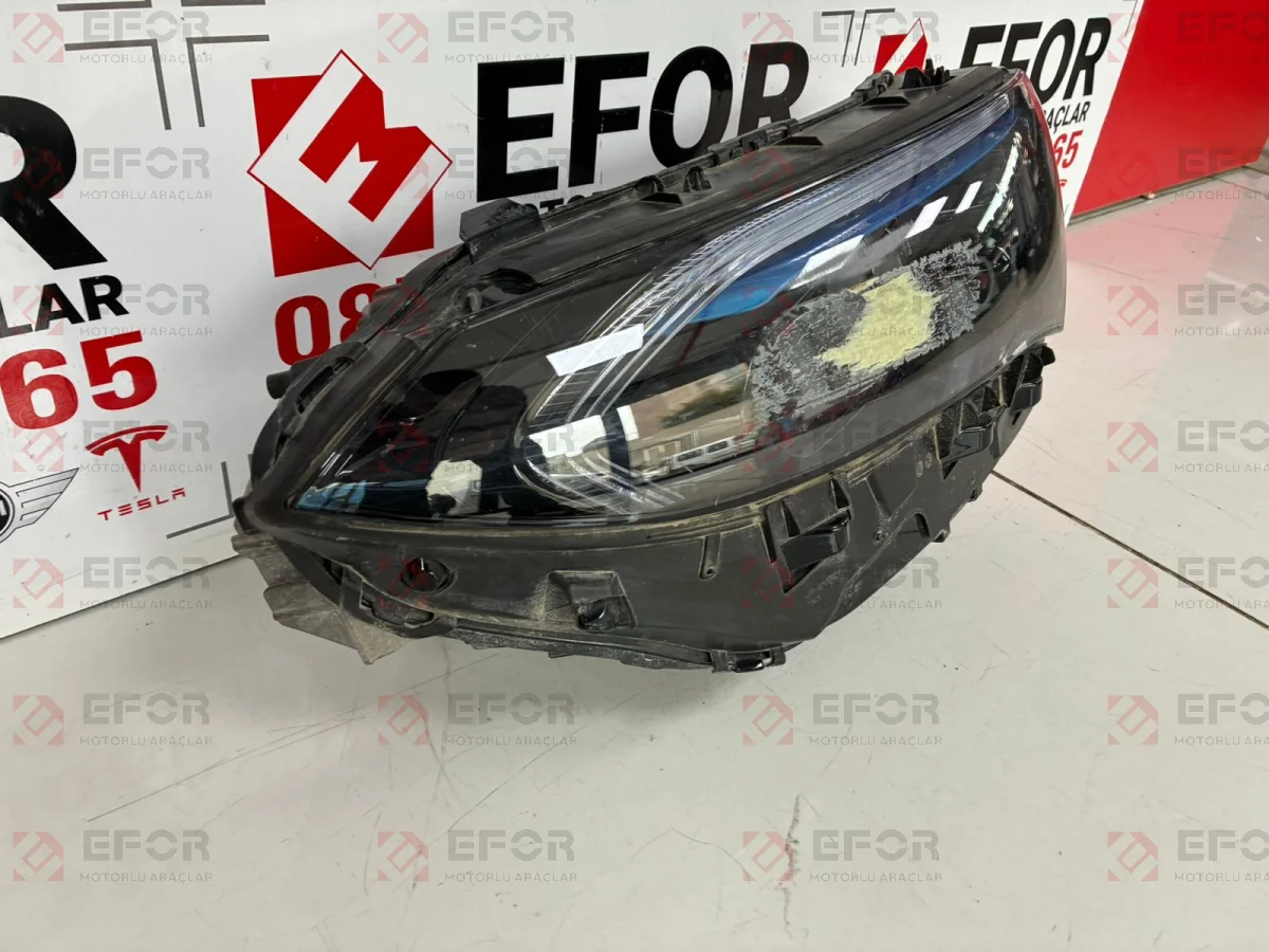 MERCEDES BENZ EQB Sağ Ön Far Lambası