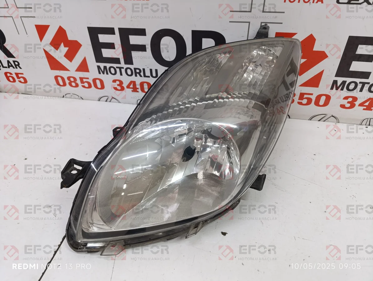 TOYOTA Yaris Far Lambası 2009-2011