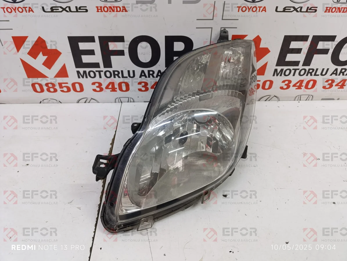 TOYOTA Yaris Far Lambası 2009-2011
