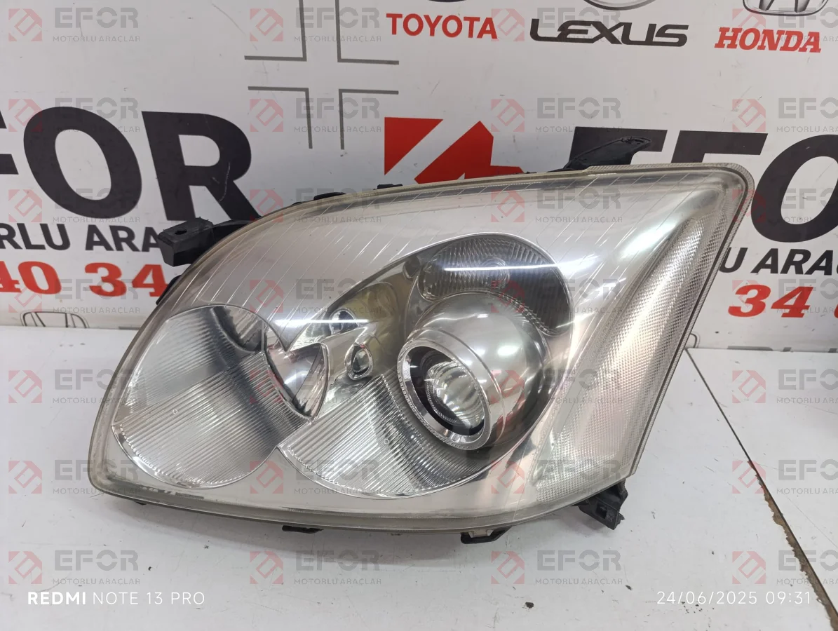 TOYOTA Avensis Sol Far Lambası 2002-2007