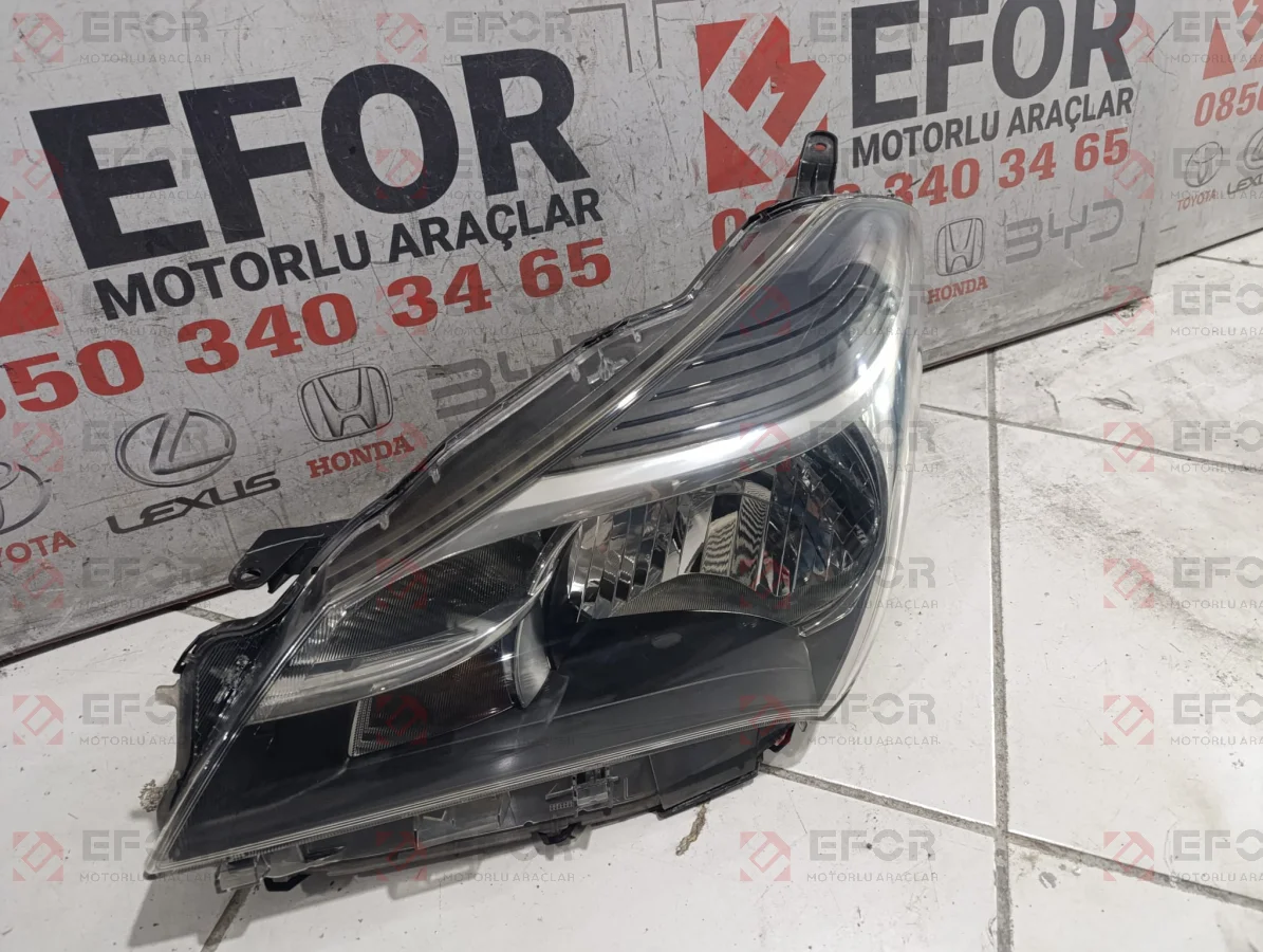 TOYOTA Yaris Sol Far Lambası 2015-2016