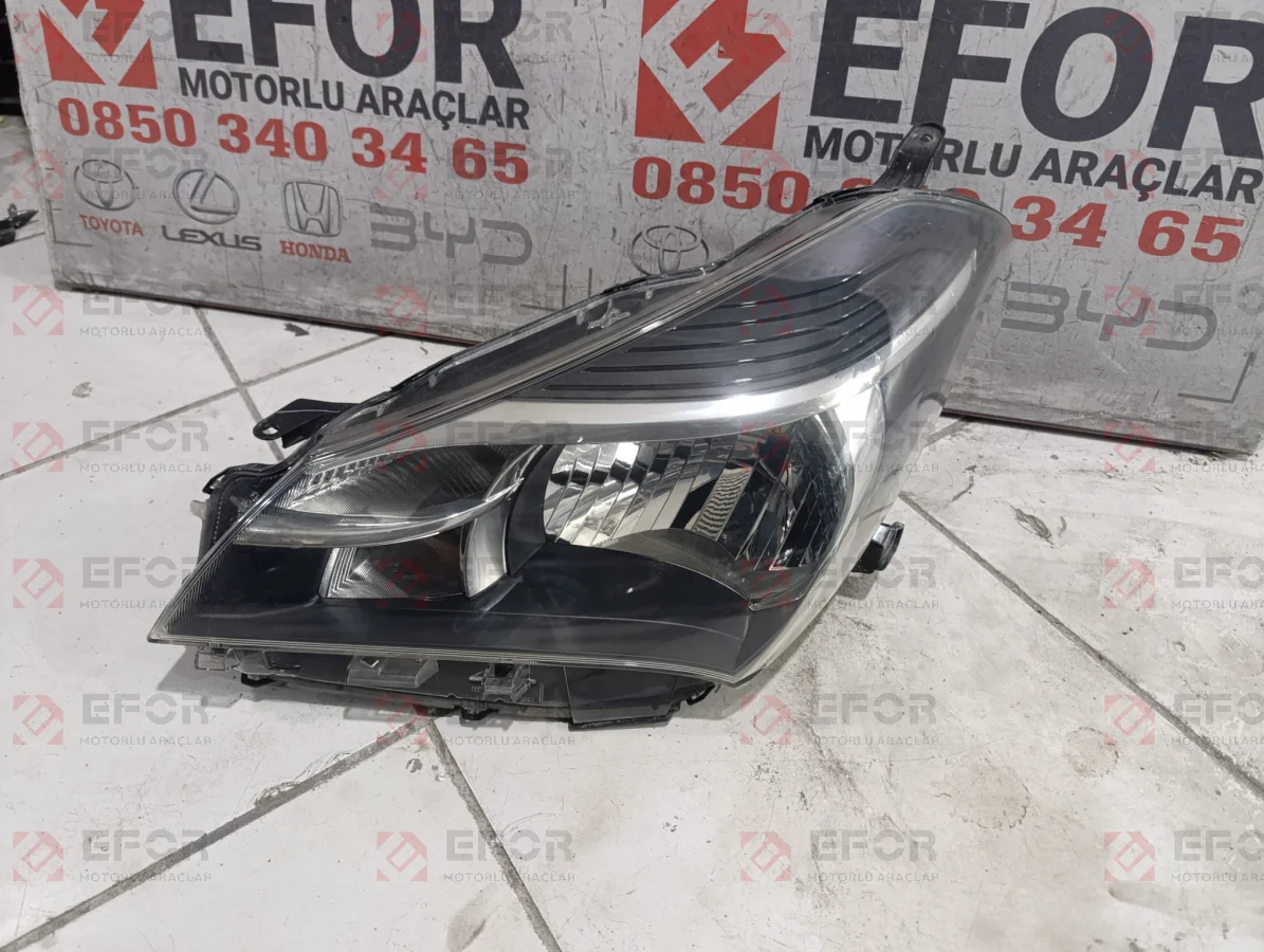 TOYOTA Yaris Sol Far Lambası 2015-2016