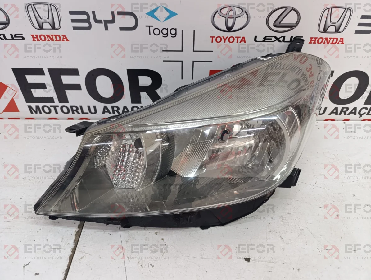 TOYOTA Yaris Sağ Far Lambası 2012