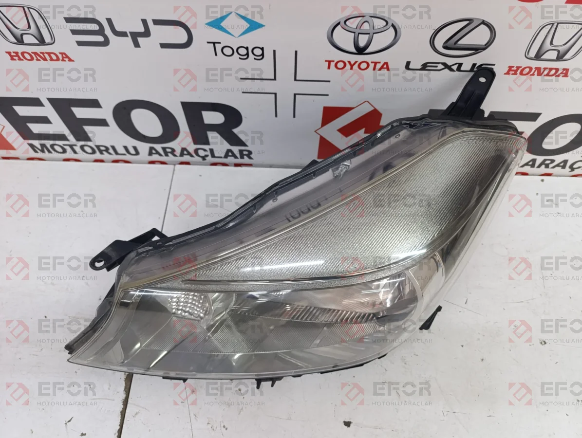 TOYOTA Yaris Sağ Far Lambası 2012
