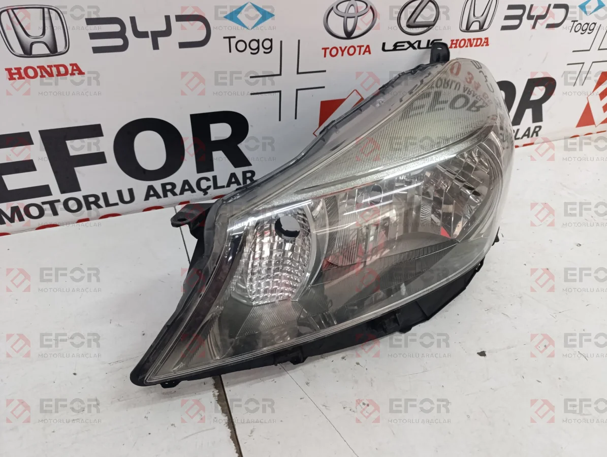 TOYOTA Yaris Sağ Far Lambası 2012