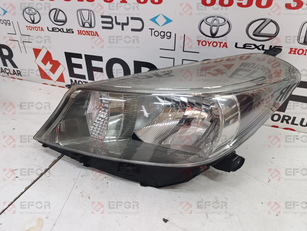 TOYOTA Yaris Sağ Far Lambası 2012