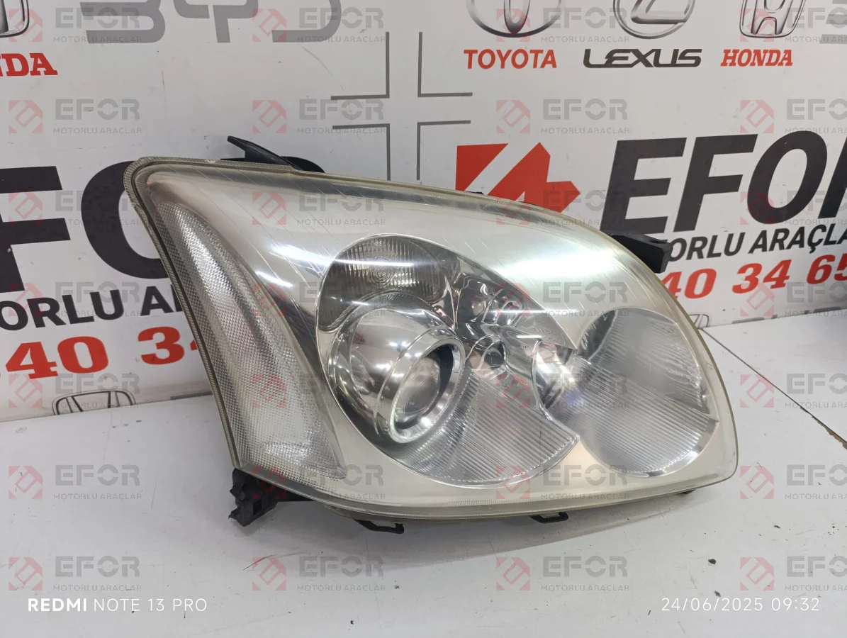 TOYOTA Avensis Sağ Far Lambası 2002-2006