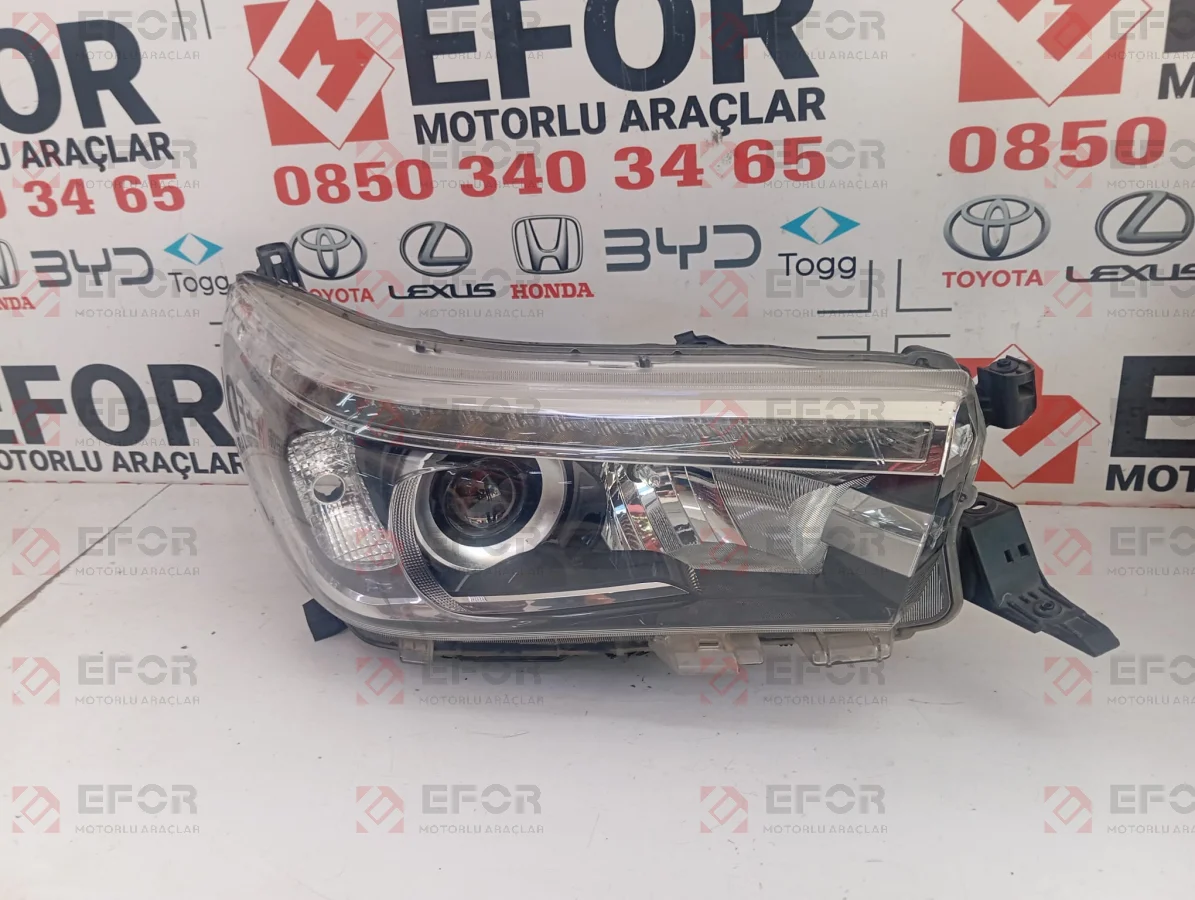 TOYOTA Hilux Sağ Far Lambası 2019