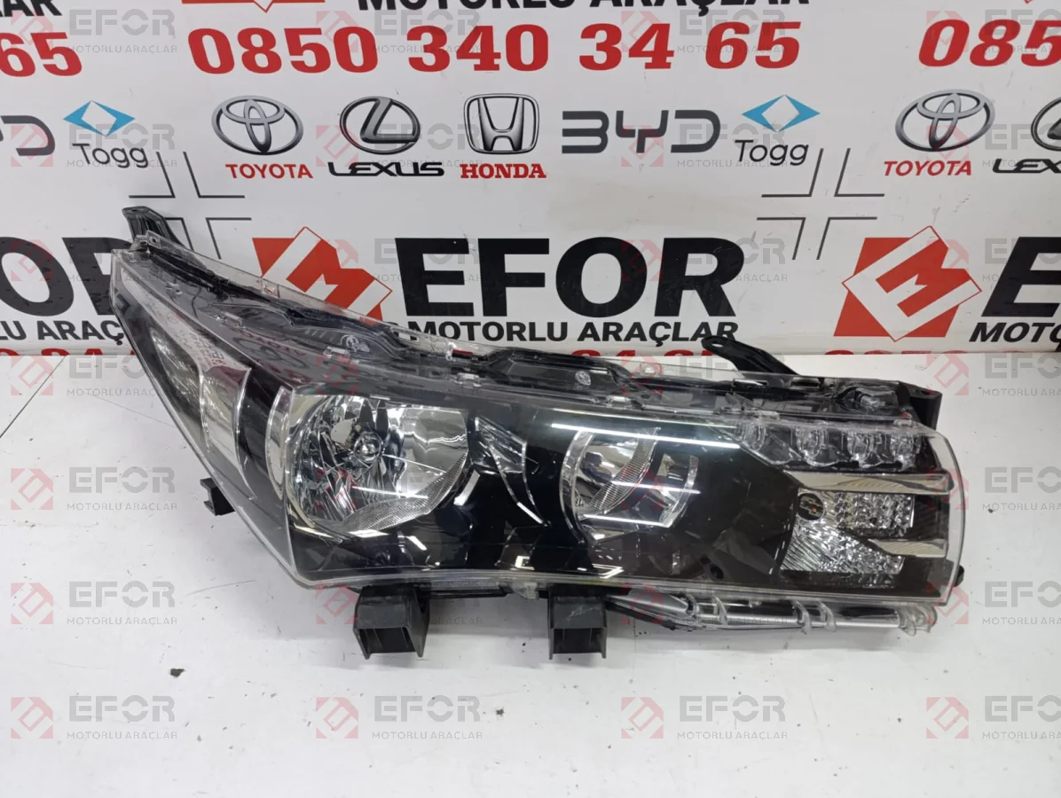 TOYOTA Corolla Sağ Far Lambası 2013-2015