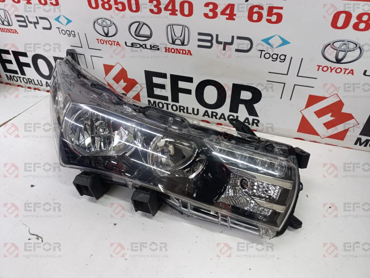 TOYOTA Corolla Sağ Far Lambası 2013-2015
