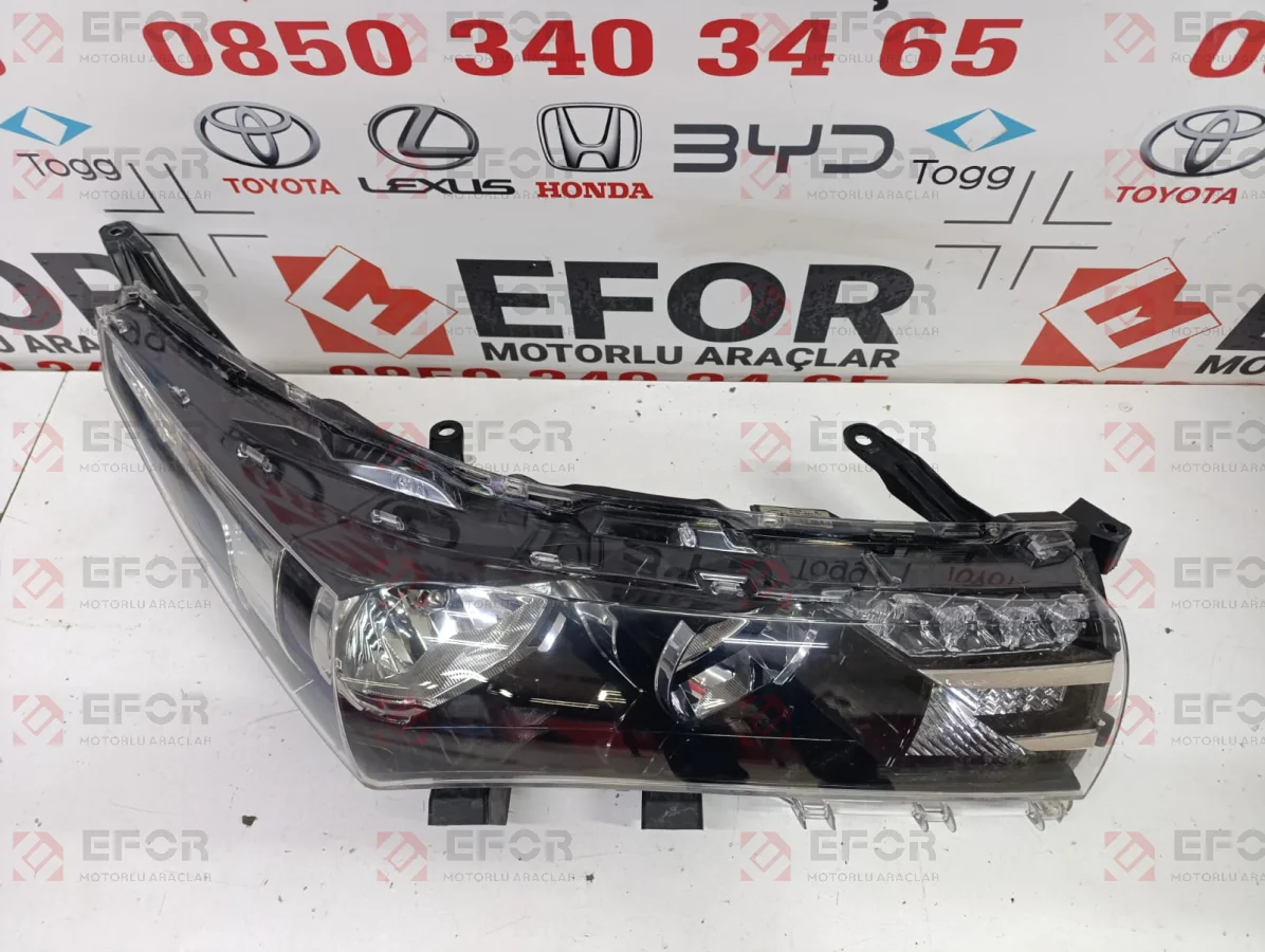 TOYOTA Corolla Sağ Far Lambası 2013-2015