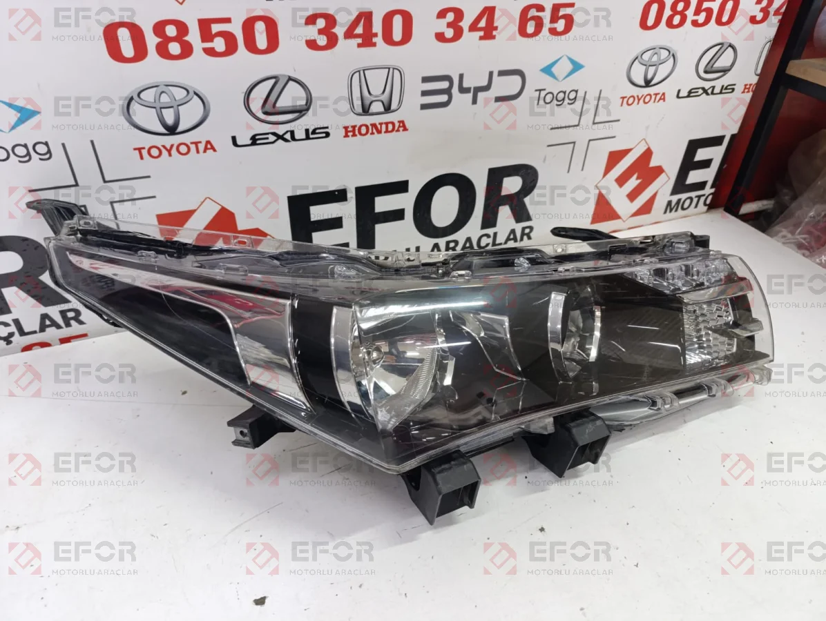 TOYOTA Corolla Sağ Far Lambası 2013-2015