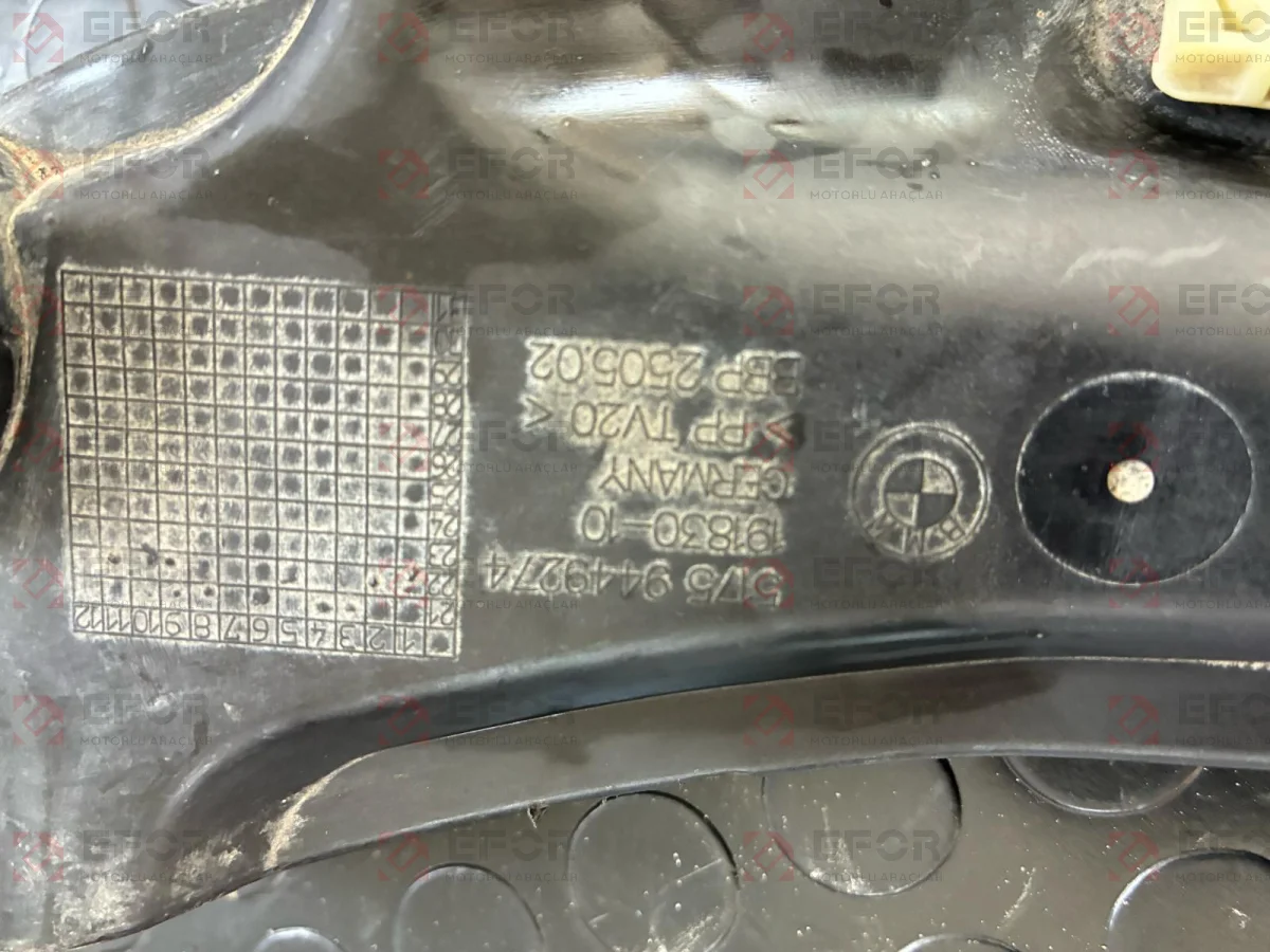 BMW 5 Serisi G60 Tutucu Kapak 51759449273