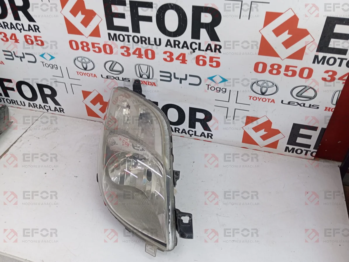 TOYOTA Yaris Sağ Far Lambası 2006-2009