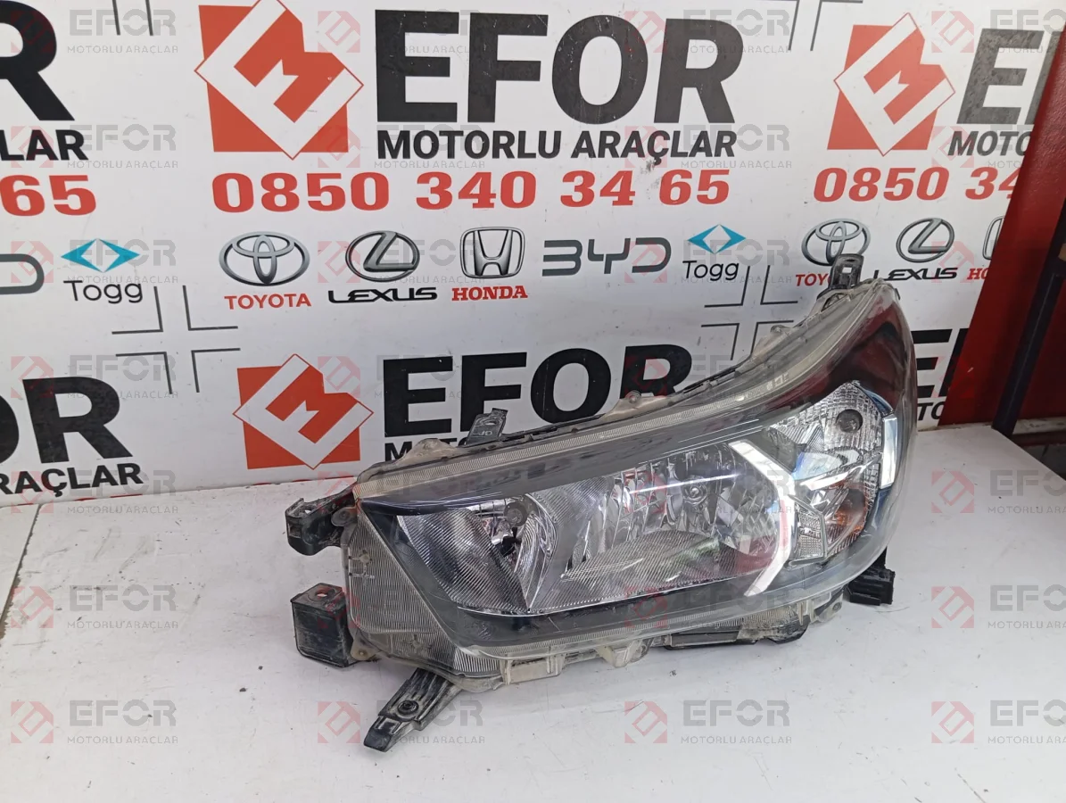 TOYOTA Hilux Sağ Far Lambası 2020-2026