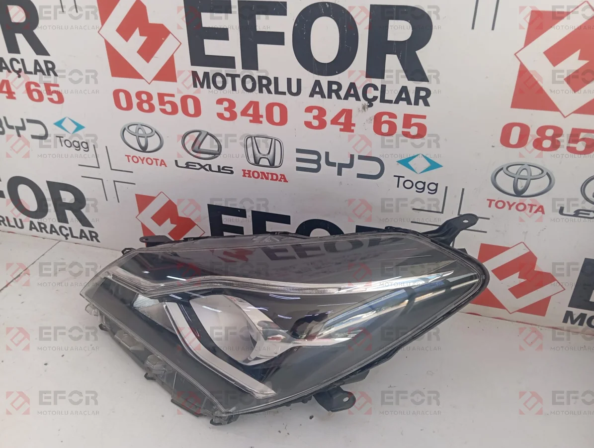 TOYOTA Yaris Sol Far Lambası 2017-2018