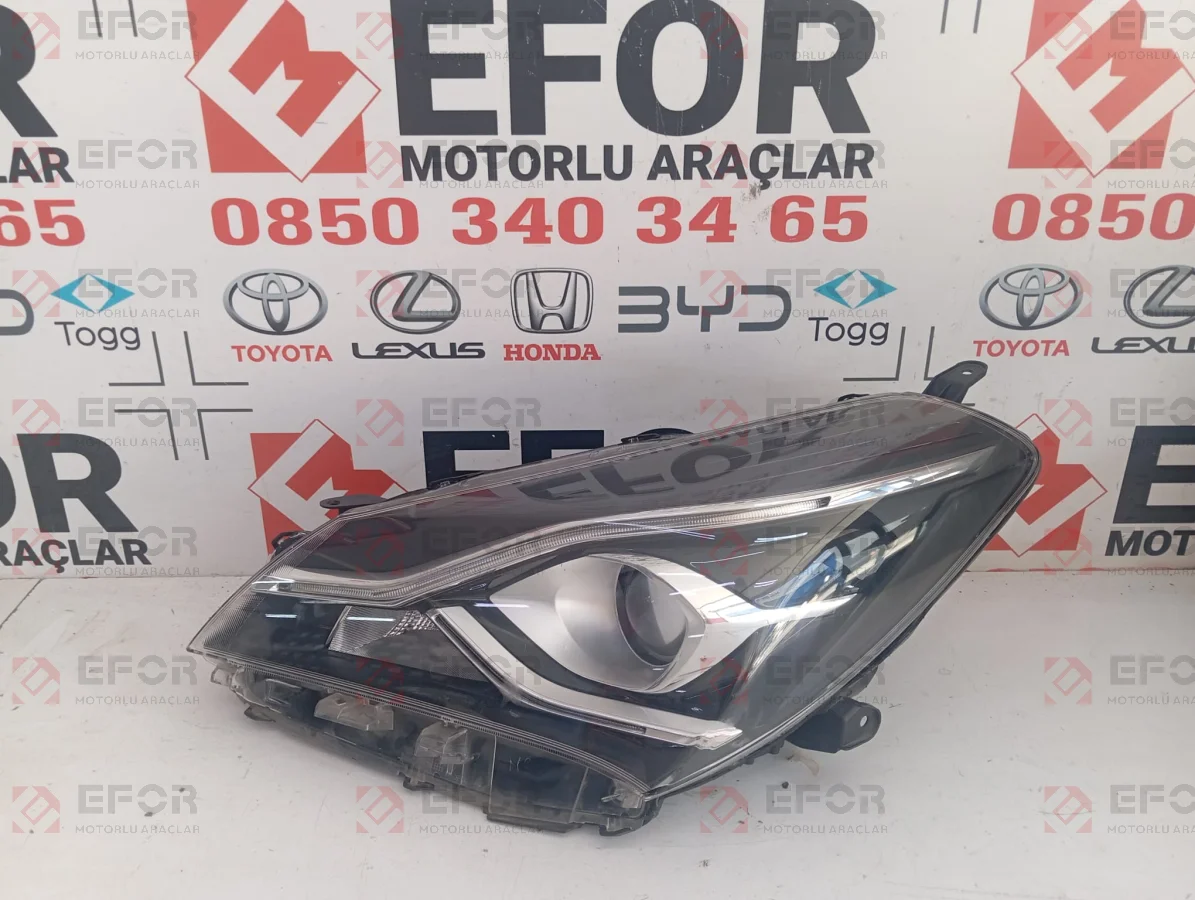 TOYOTA Yaris Sol Far Lambası 2017-2018