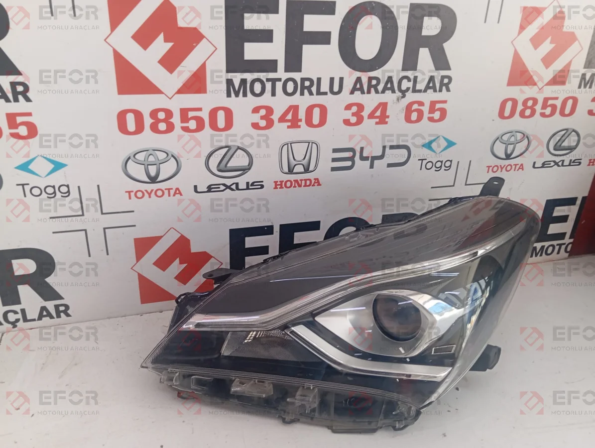 TOYOTA Yaris Sol Far Lambası 2017-2018