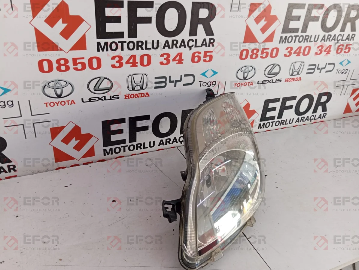 TOYOTA Yaris Sol Far Lambası 2009-2011