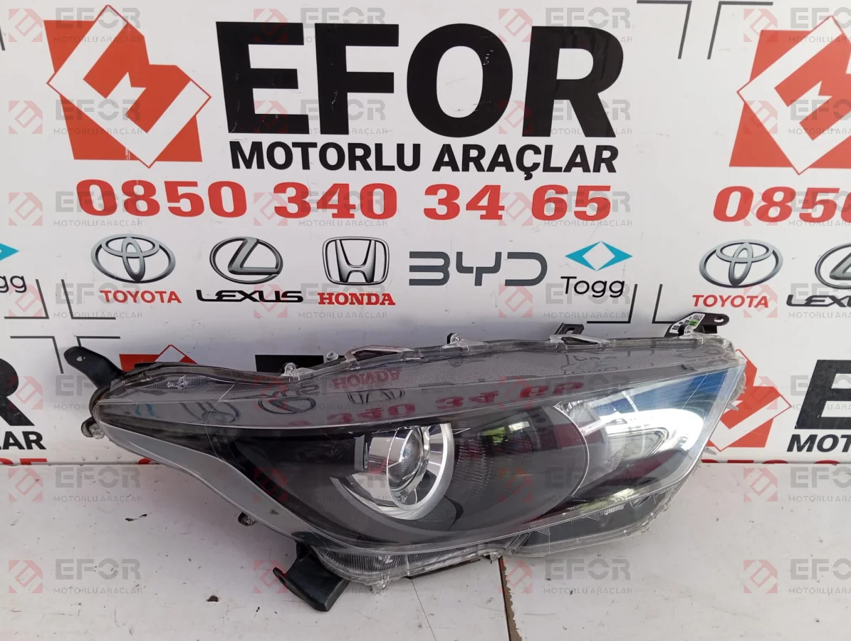 TOYOTA Yaris Sağ Far Lambası 2020-2026