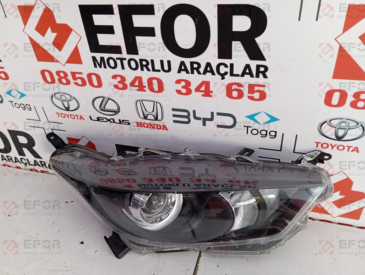 TOYOTA Yaris Sağ Far Lambası 2020-2026