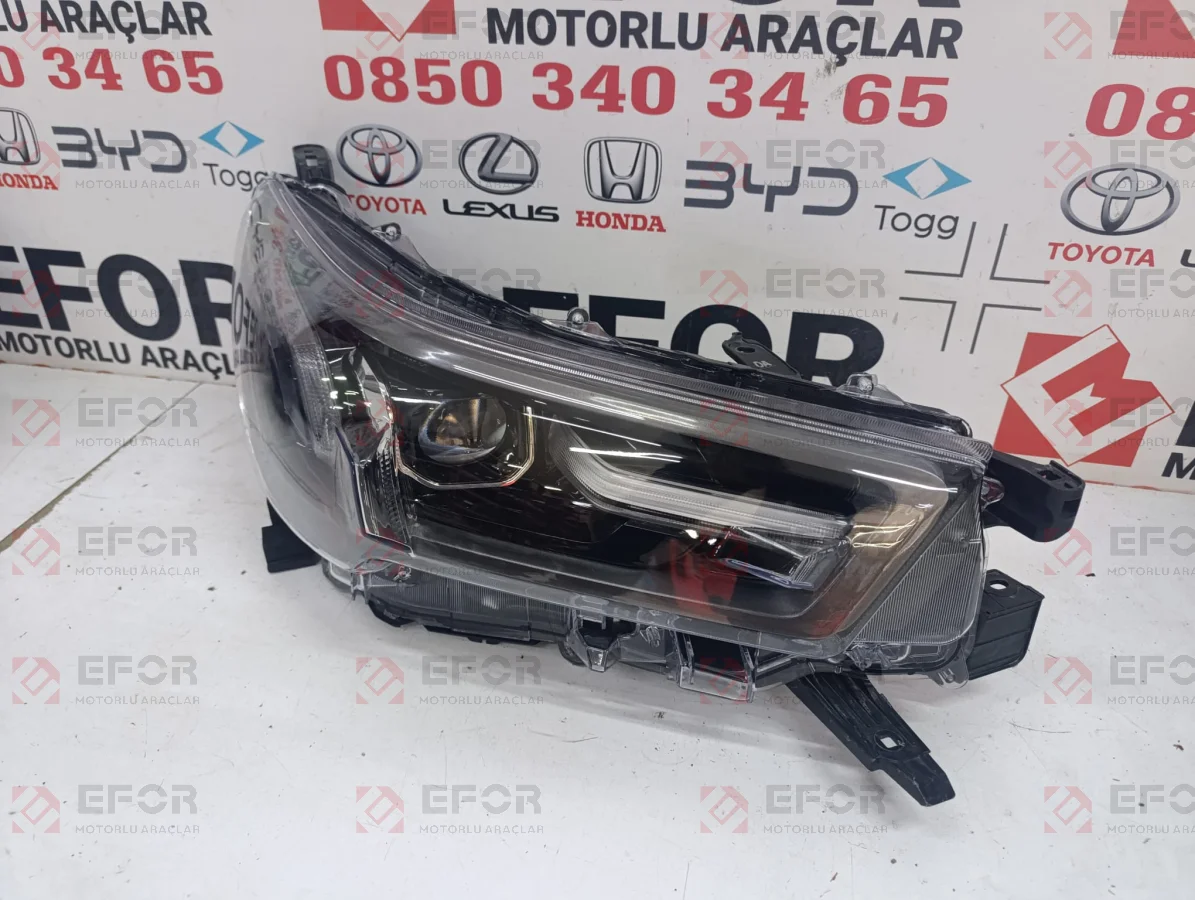 TOYOTA Hilux Sağ Far Lambası 2020-2026