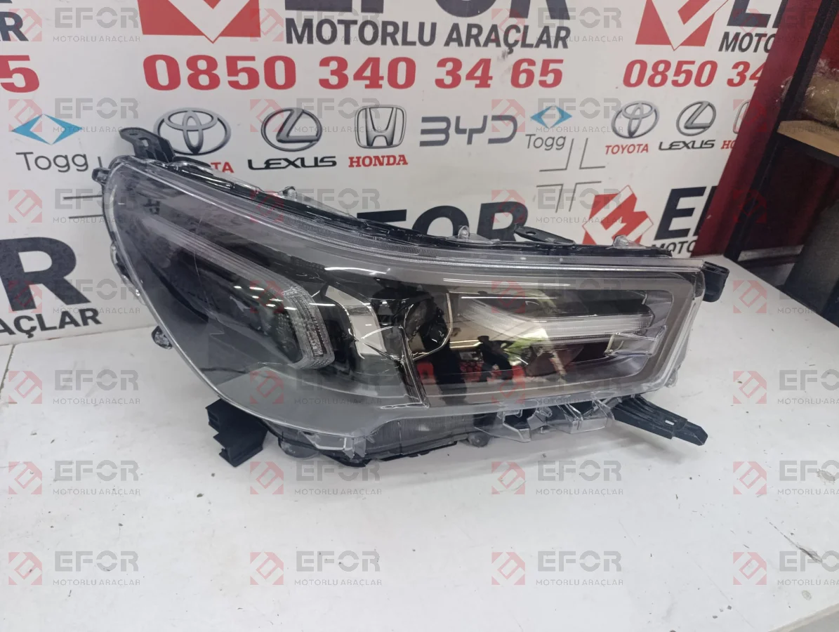 TOYOTA Hilux Sağ Far Lambası 2020-2026