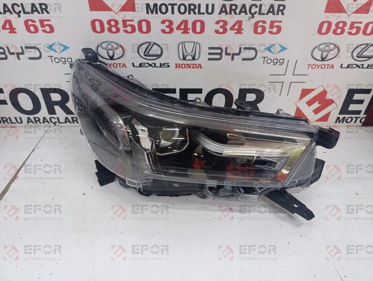 TOYOTA Hilux Sağ Far Lambası 2020-2026