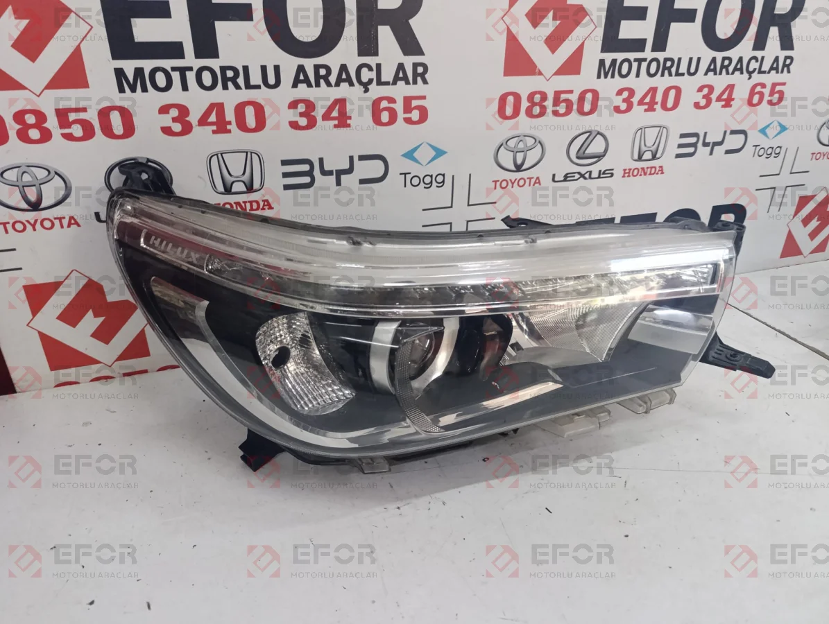 TOYOTA Hilux Sağ Far Lambası 2016-2019
