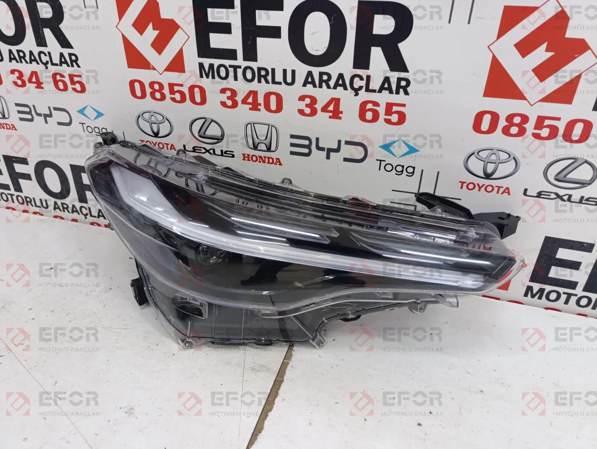 TOYOTA Corolla Cross Sağ Far Lambası 2022-2025