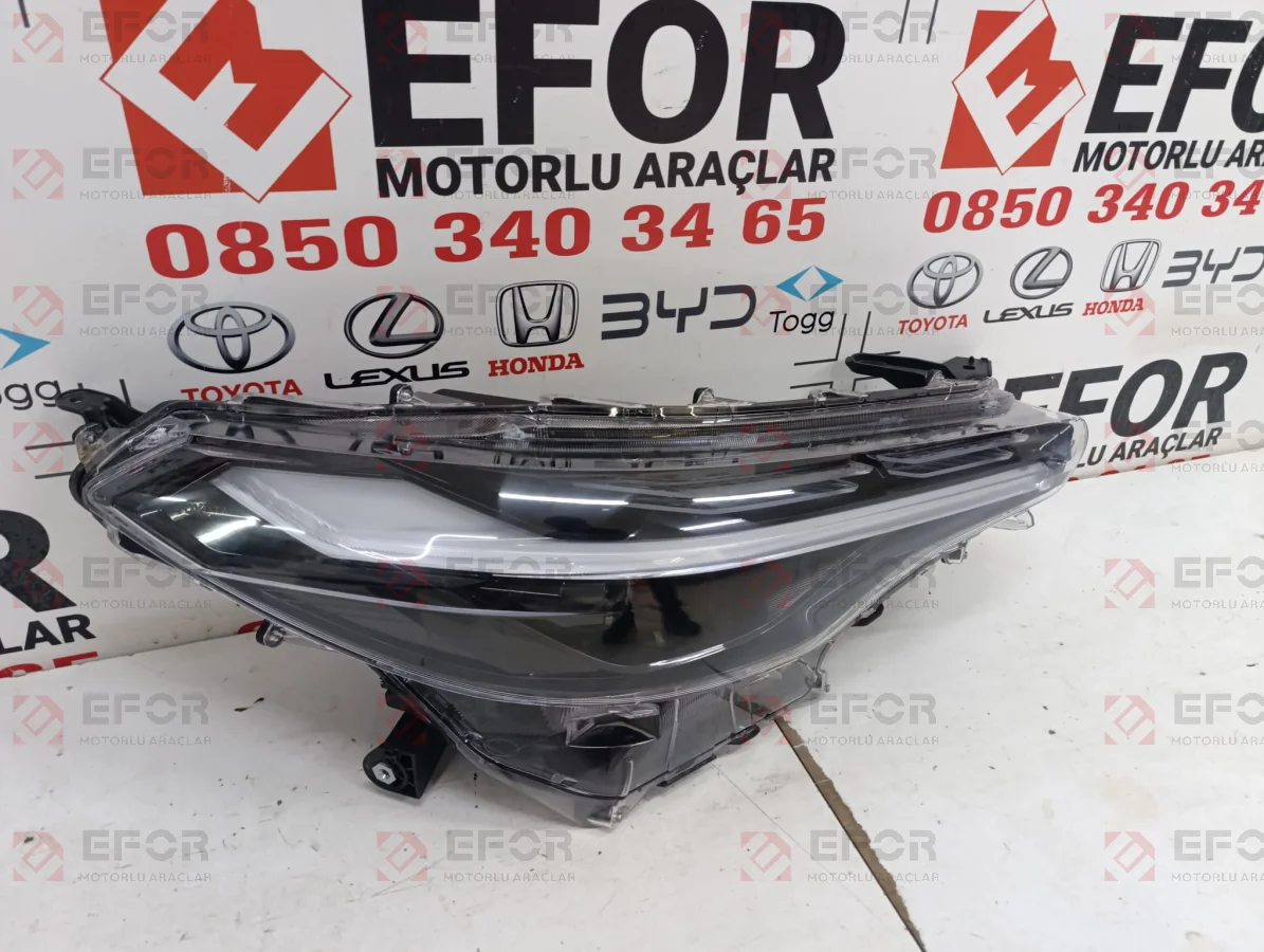 TOYOTA Corolla Cross Sağ Far Lambası 2022-2025
