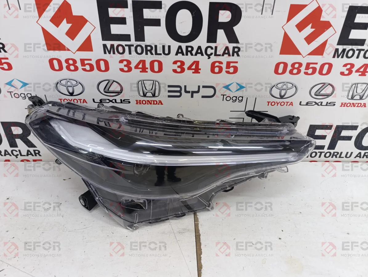 TOYOTA Corolla Cross Sağ Far Lambası 2022-2025