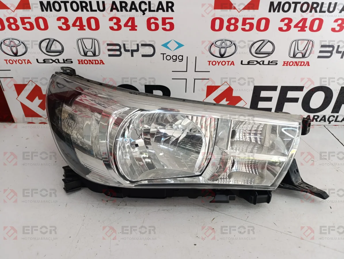 TOYOTA Hilux Sağ Far Lambası 2016-2019