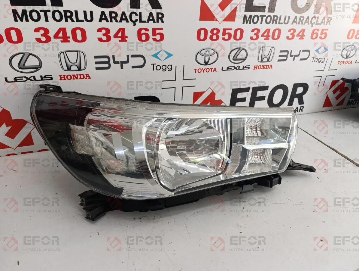 TOYOTA Hilux Sağ Far Lambası 2016-2019