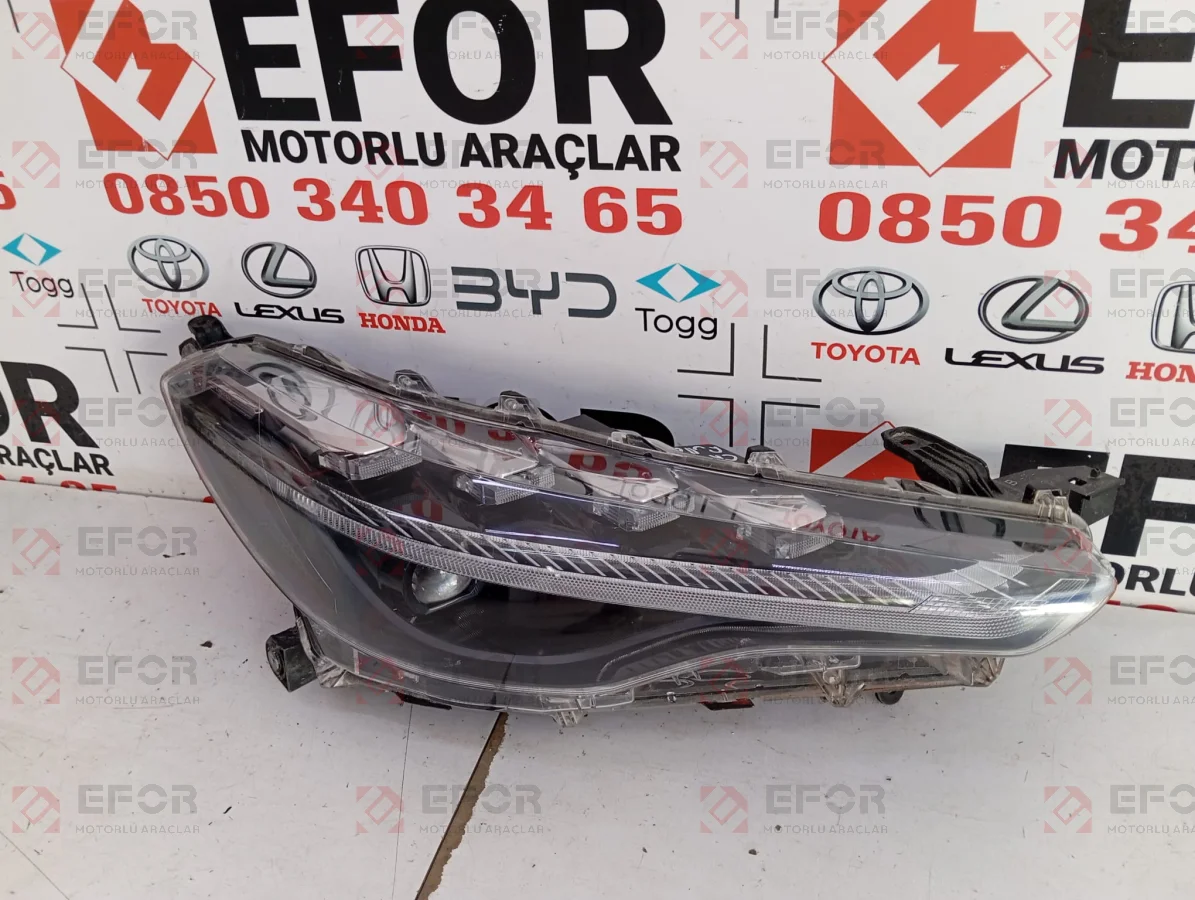 TOYOTA Corolla Cross Sağ Far Lambası 2022-2025