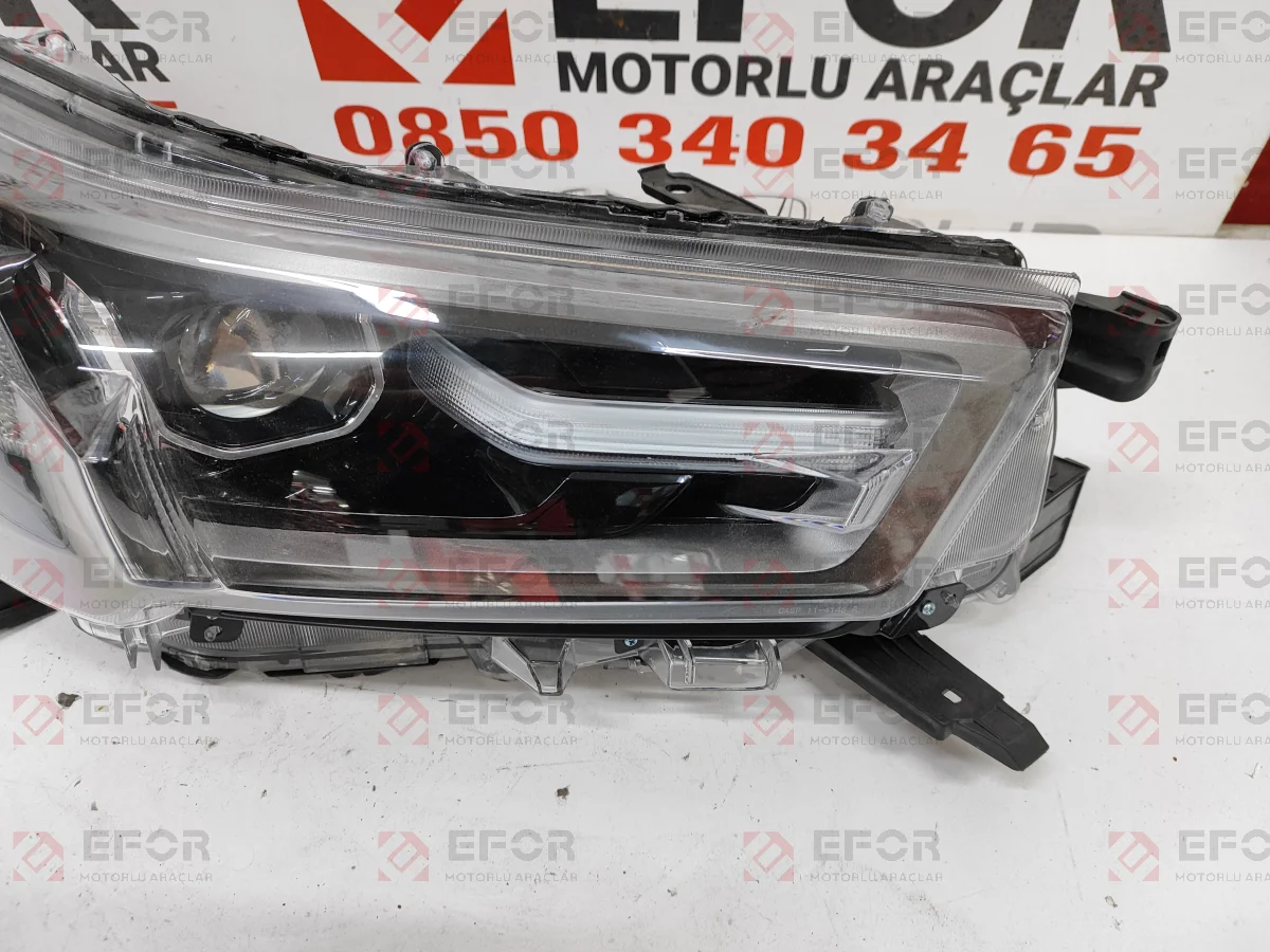 TOYOTA Hilux Sağ Far Lambası 2020