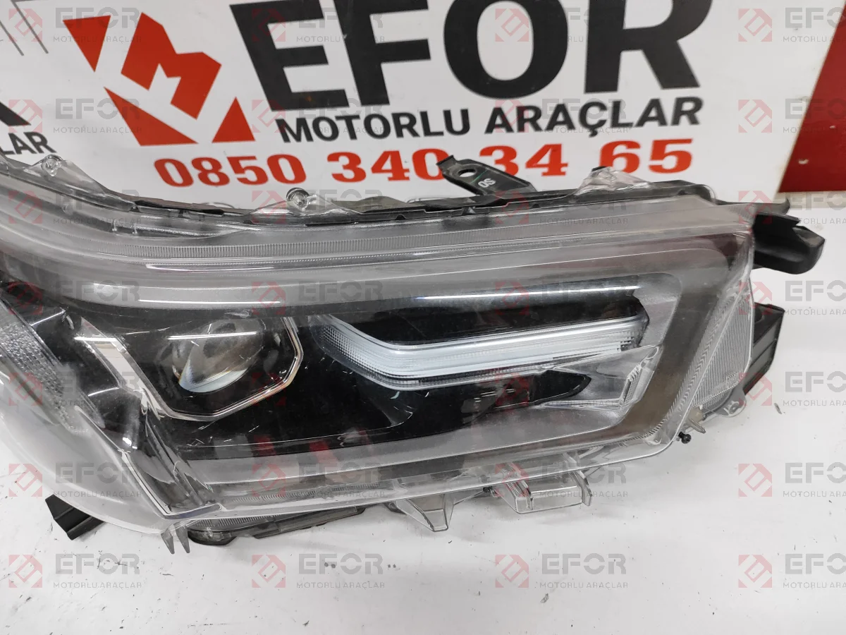 TOYOTA Hilux Sağ Far Lambası 2020