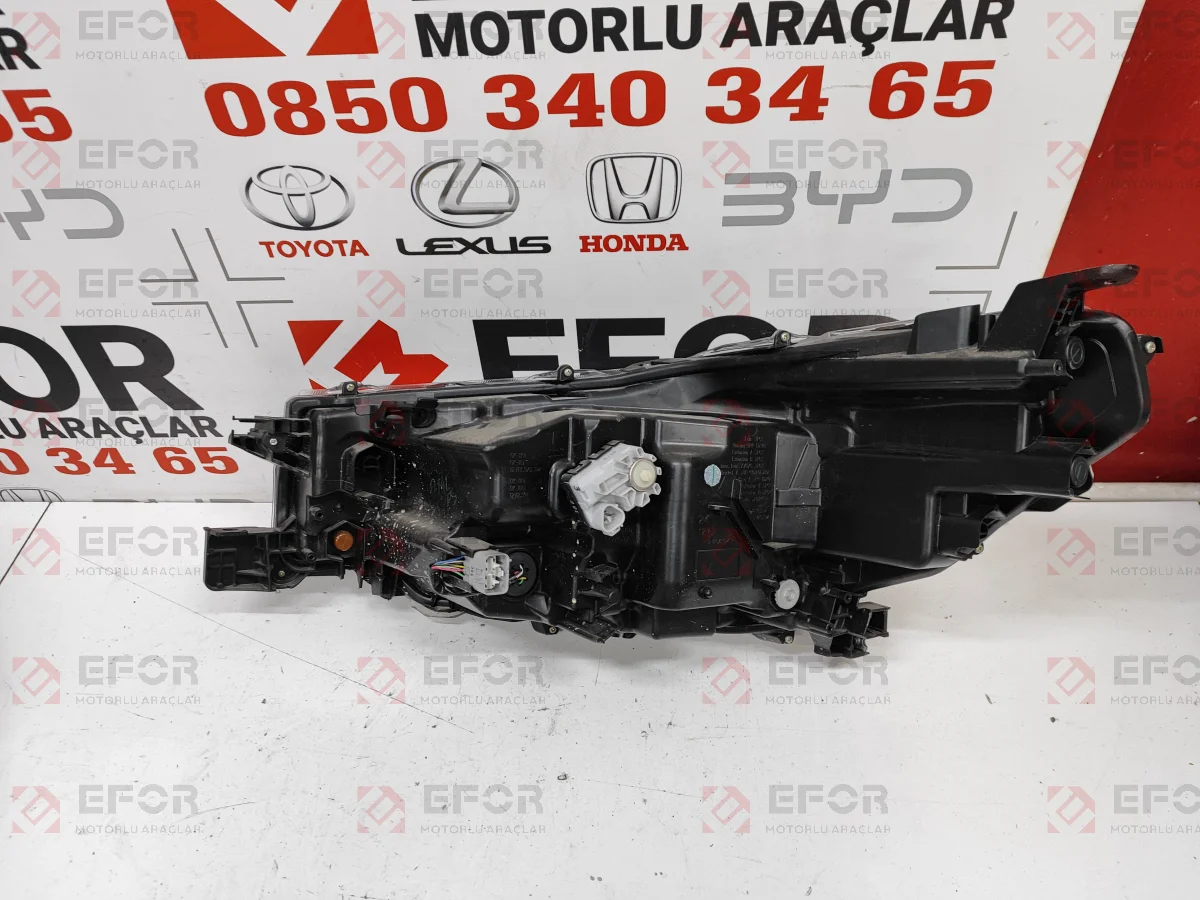 TOYOTA Hilux Sağ Far Lambası 2020