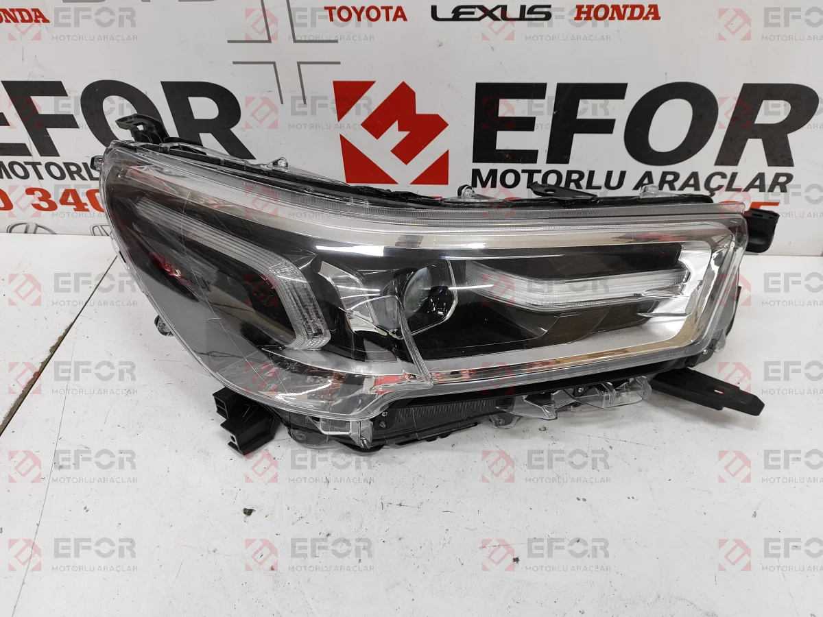 TOYOTA Hilux Sağ Far Lambası 2020