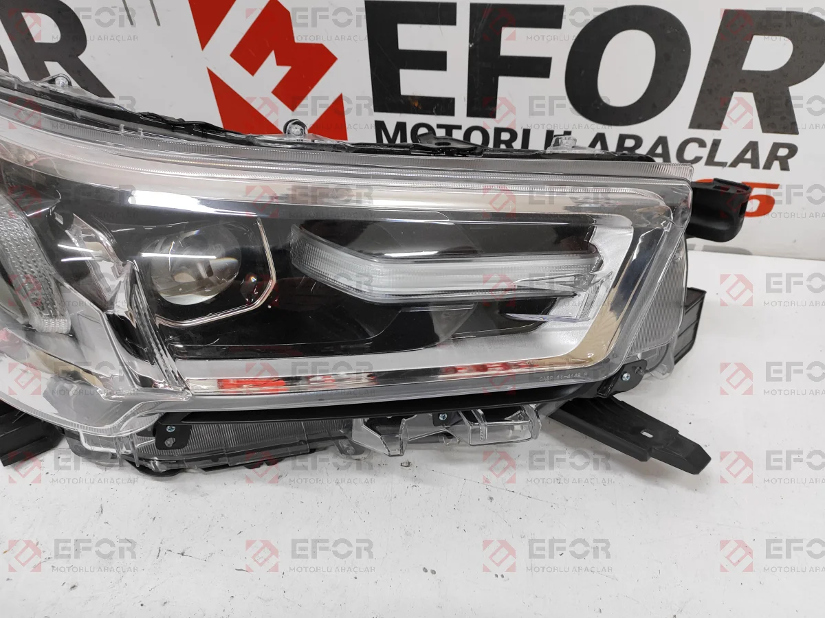 TOYOTA Hilux Sağ Far Lambası 2020